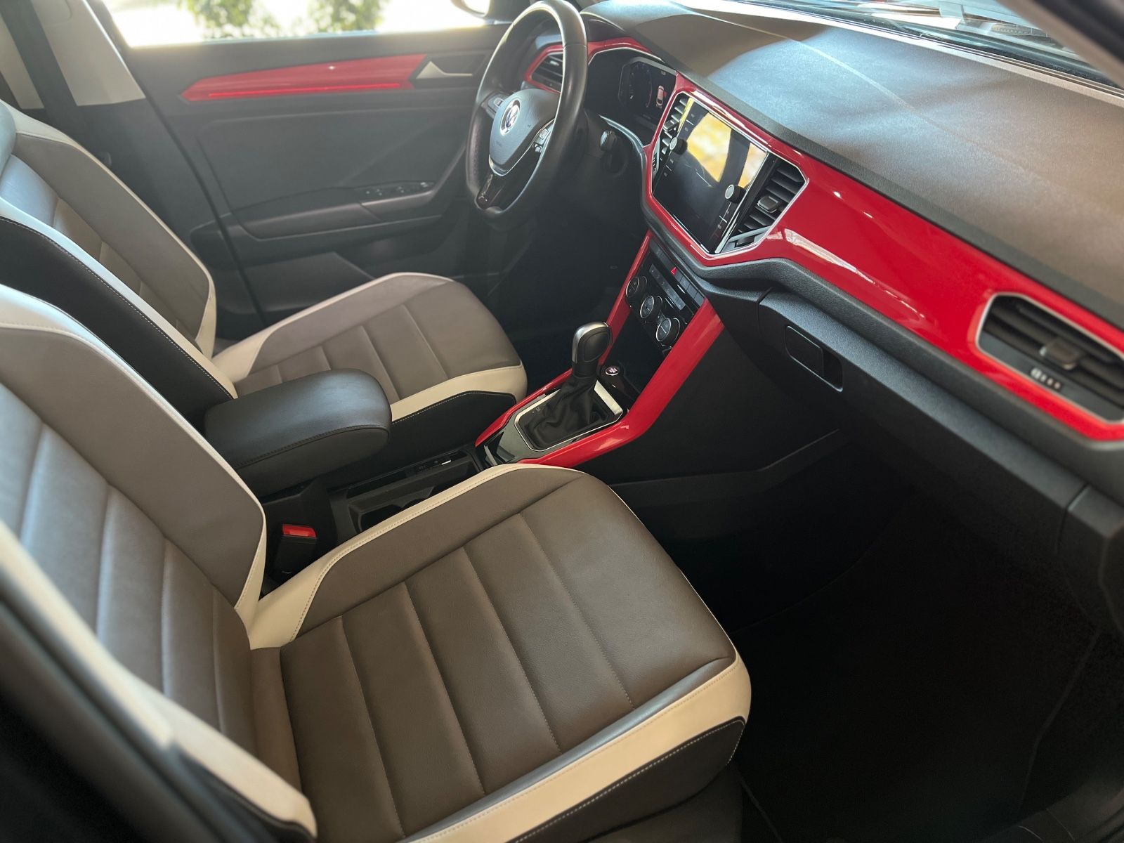 Volkswagen T-Roc 1.5 TSI Style - Samsaru's Car Outlet