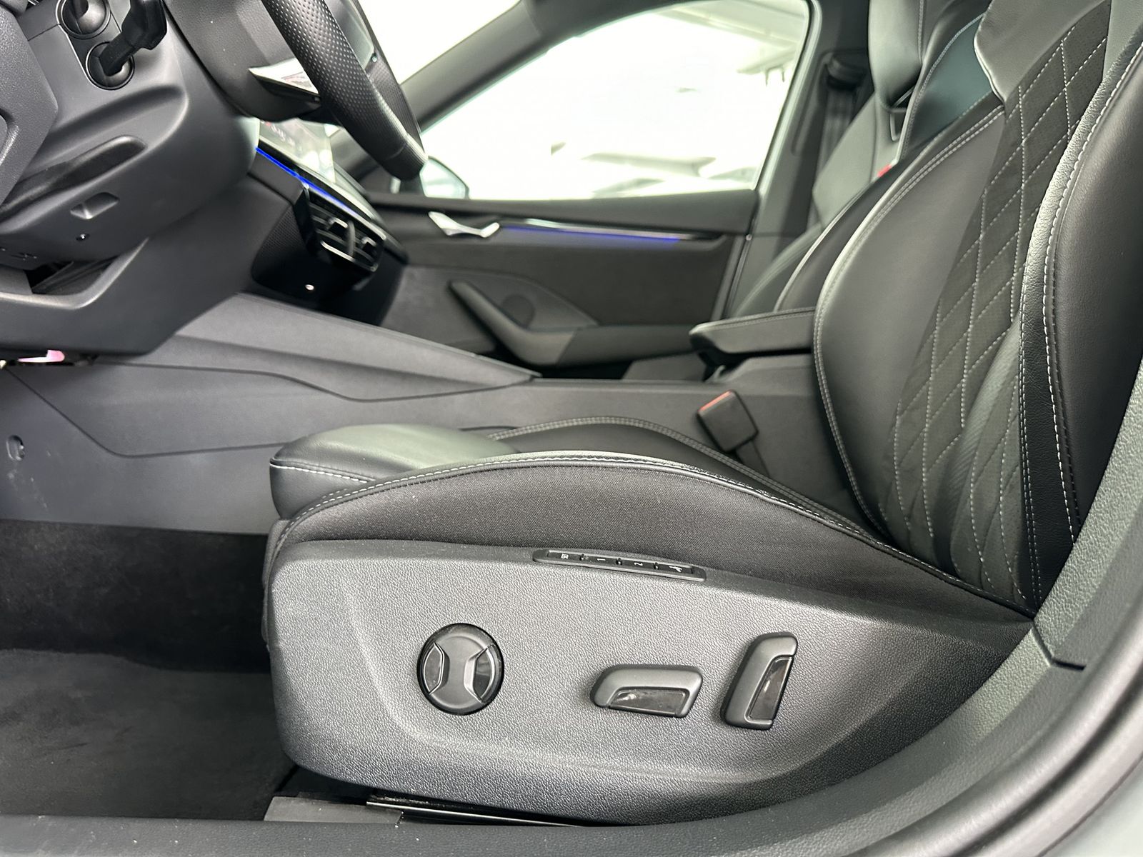 Skoda Octavia Combi RS 4x4 - Samsaru's Car Outlet
