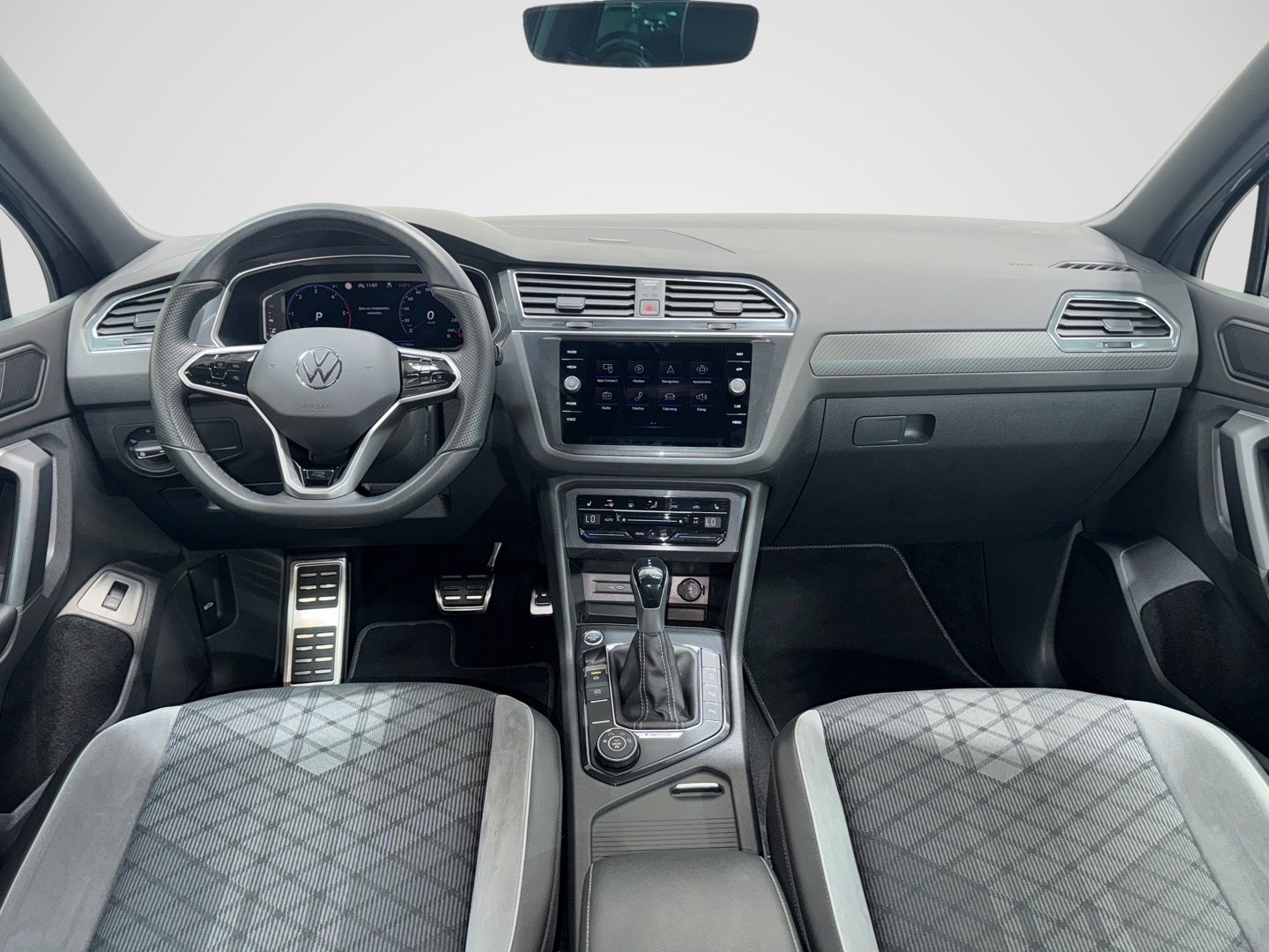 Volkswagen Tiguan 2.0 TDI 4M DSG R LINE PANO AHK MATRIX CAM