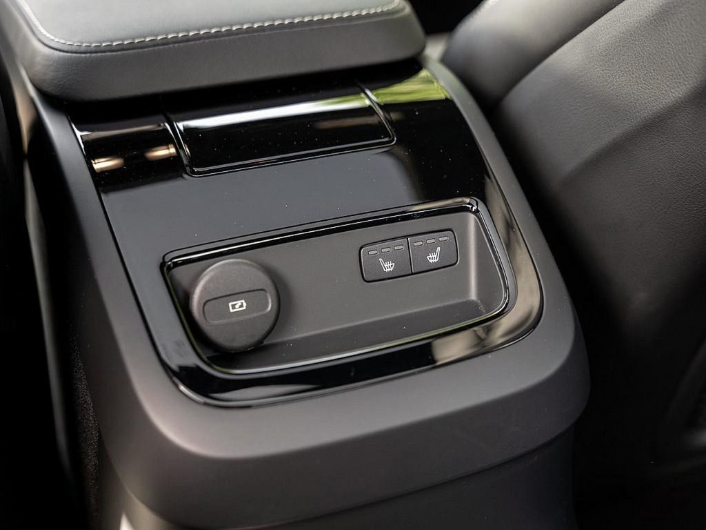 Volvo S60 T8 Ultimate Dark Recharge AWD STANDHZ B&W