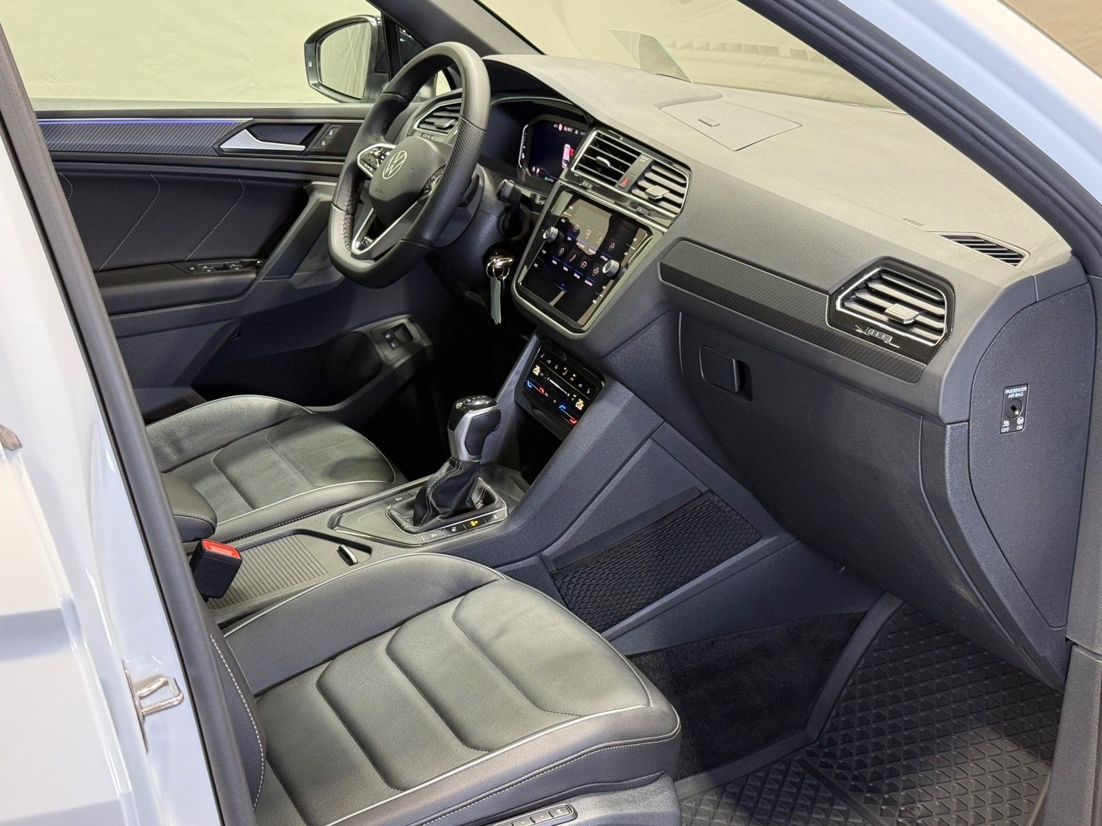 Volkswagen Tiguan R-Line 1.4 TSI eHybrid - Samsaru's Car Outlet