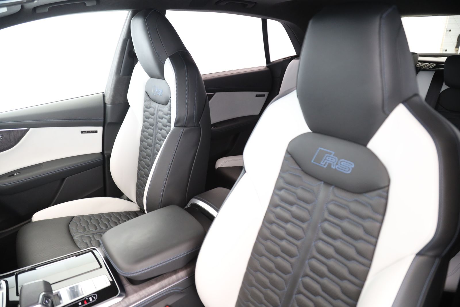 Audi RSQ8 4.0 TFSI quattro *Individual* UPE 200.747€