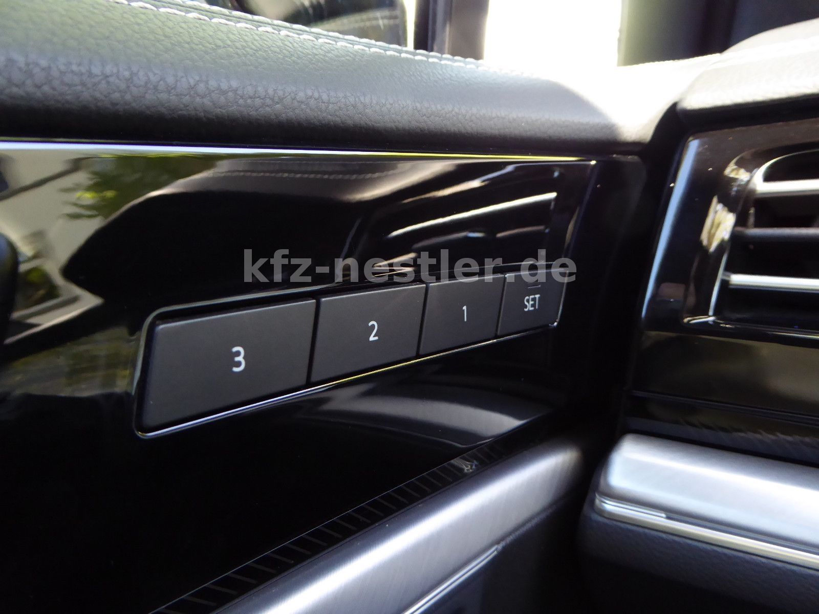 Volkswagen Touareg 3.0 TDI R-Line/Pano/Puglia/AHK/HUD/Wank
