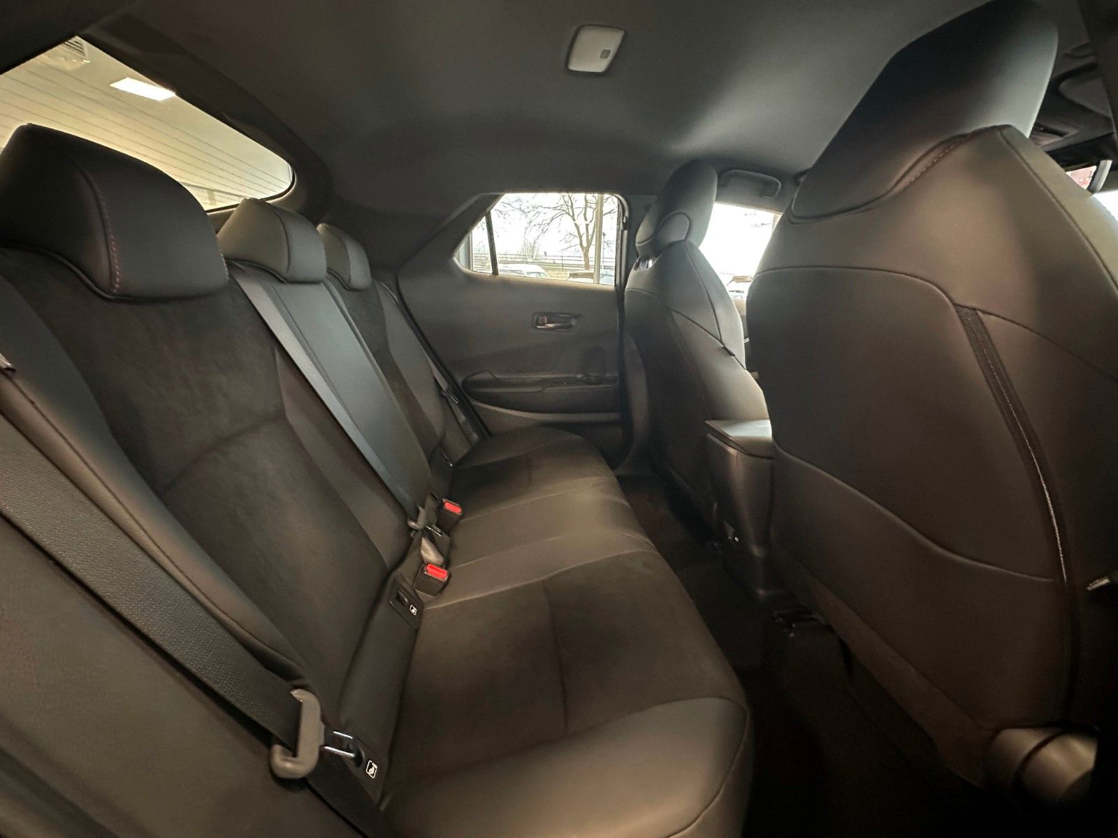 Toyota C-HR HYBRID 2.0 GR SPORT PREMIERE 4x4 SOFORT !