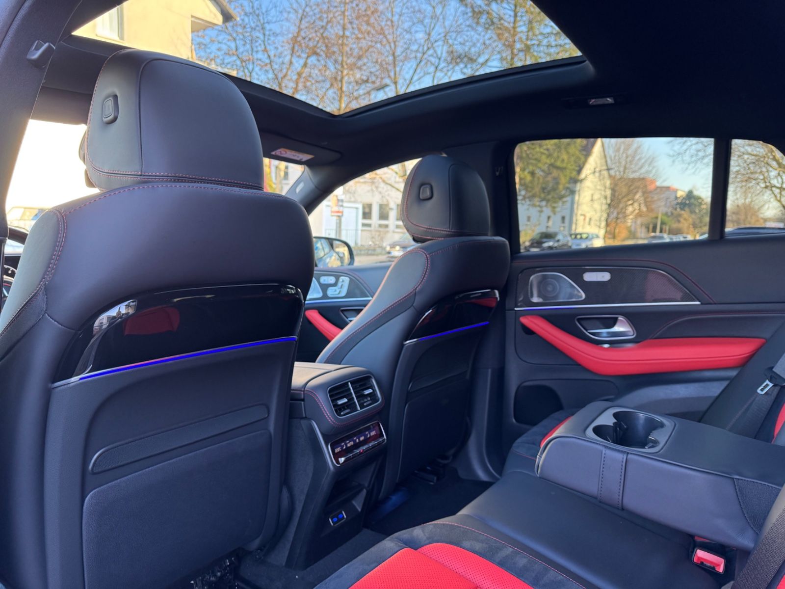 Mercedes-Benz COUPÉ|ROT|MY26|CARBON|BURMESTER|HEAD-UP|MASSAGE|
