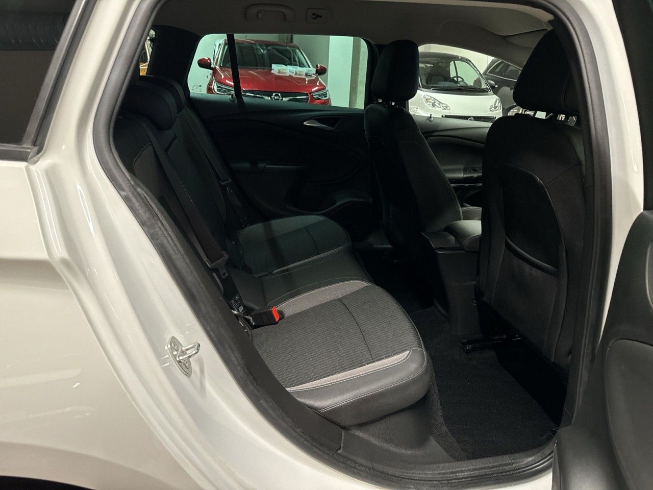 Opel Astra K Sports Tourer Business Elegance - Samsaru's Car Outlet