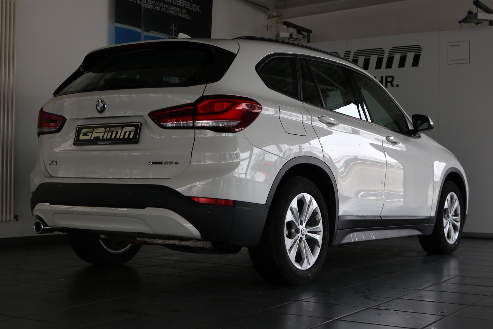 BMW X1 xDrive25e Advantage - Samsaru's Car Outlet