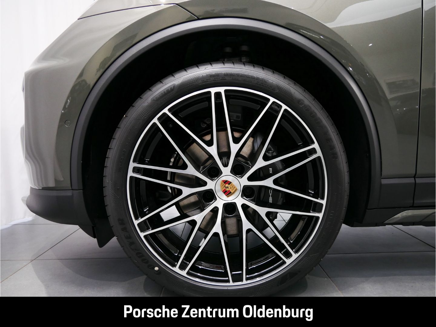 Porsche Macan Electric 4 Luftfed AHK BOSE Pano Matrix LE