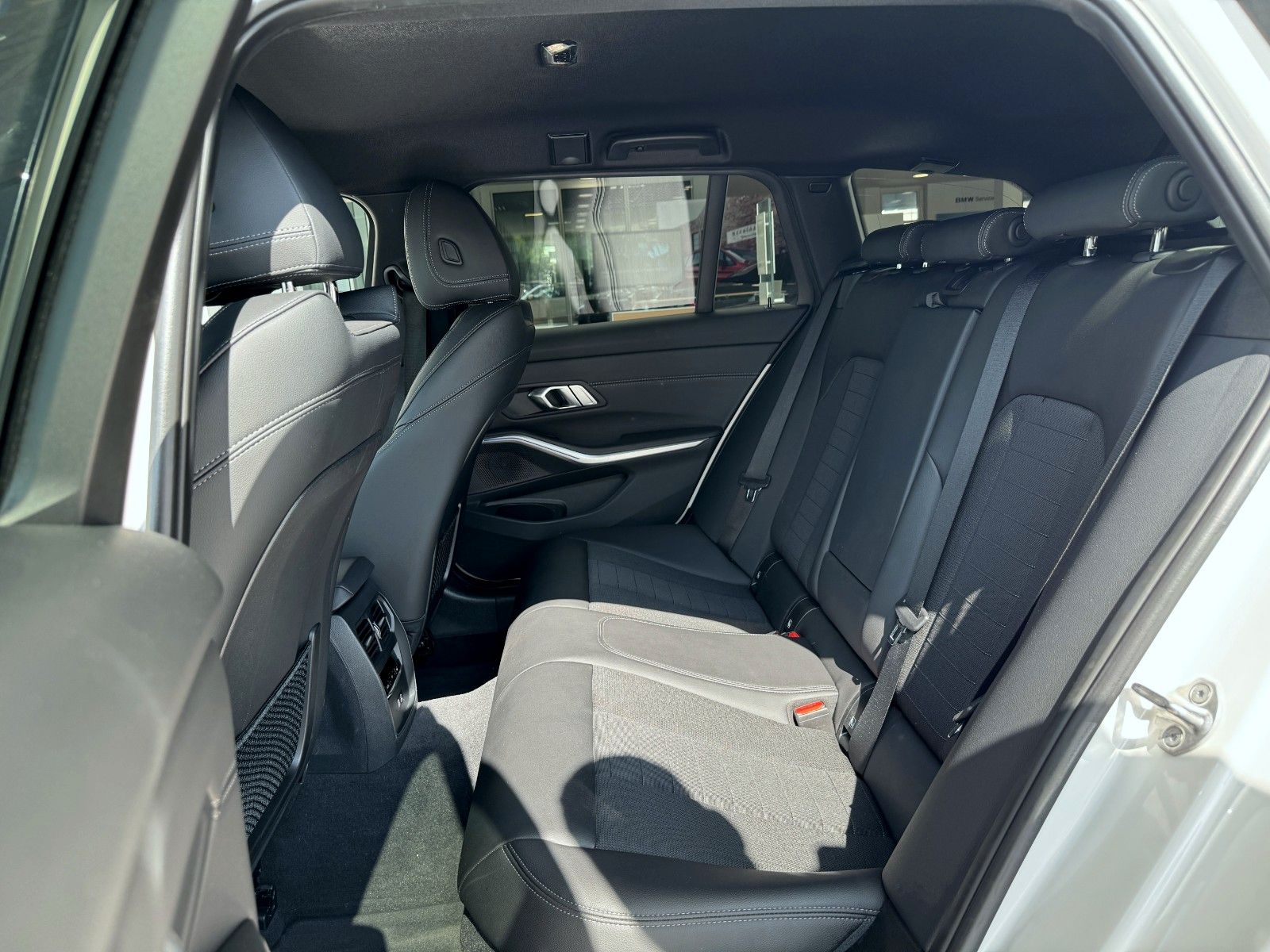 BMW 320d Touring Sport Line - Samsaru's Car Outlet