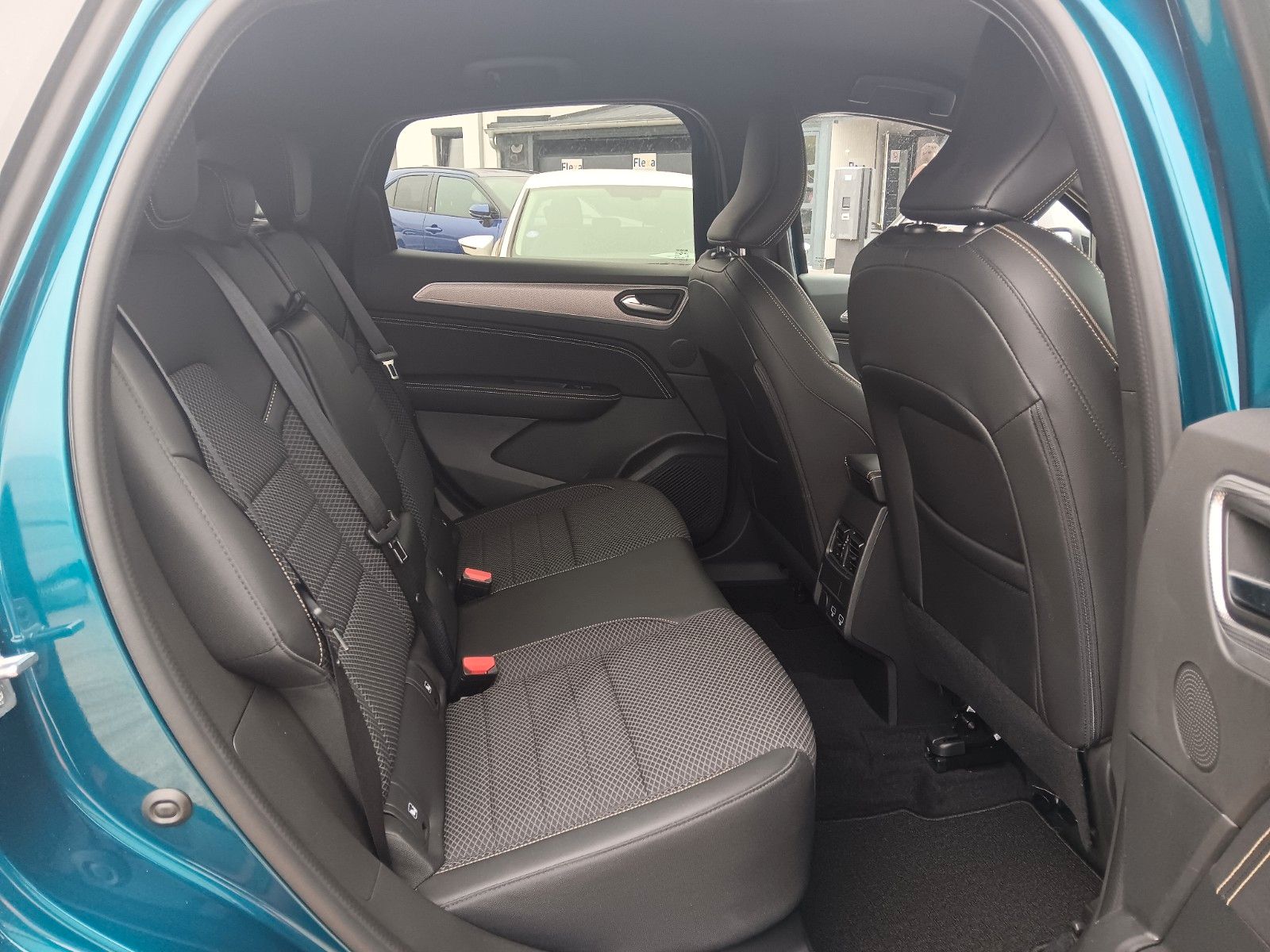 Renault Arkana Techno E-TECH Full Hybrid 145 - Samsaru's Car Outlet