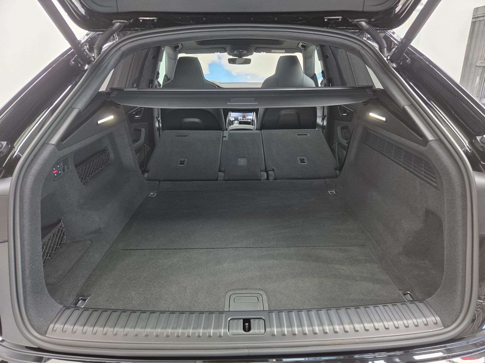 Audi RSQ8 Sportabgas AHK Standhzg. Black+ RS-Design