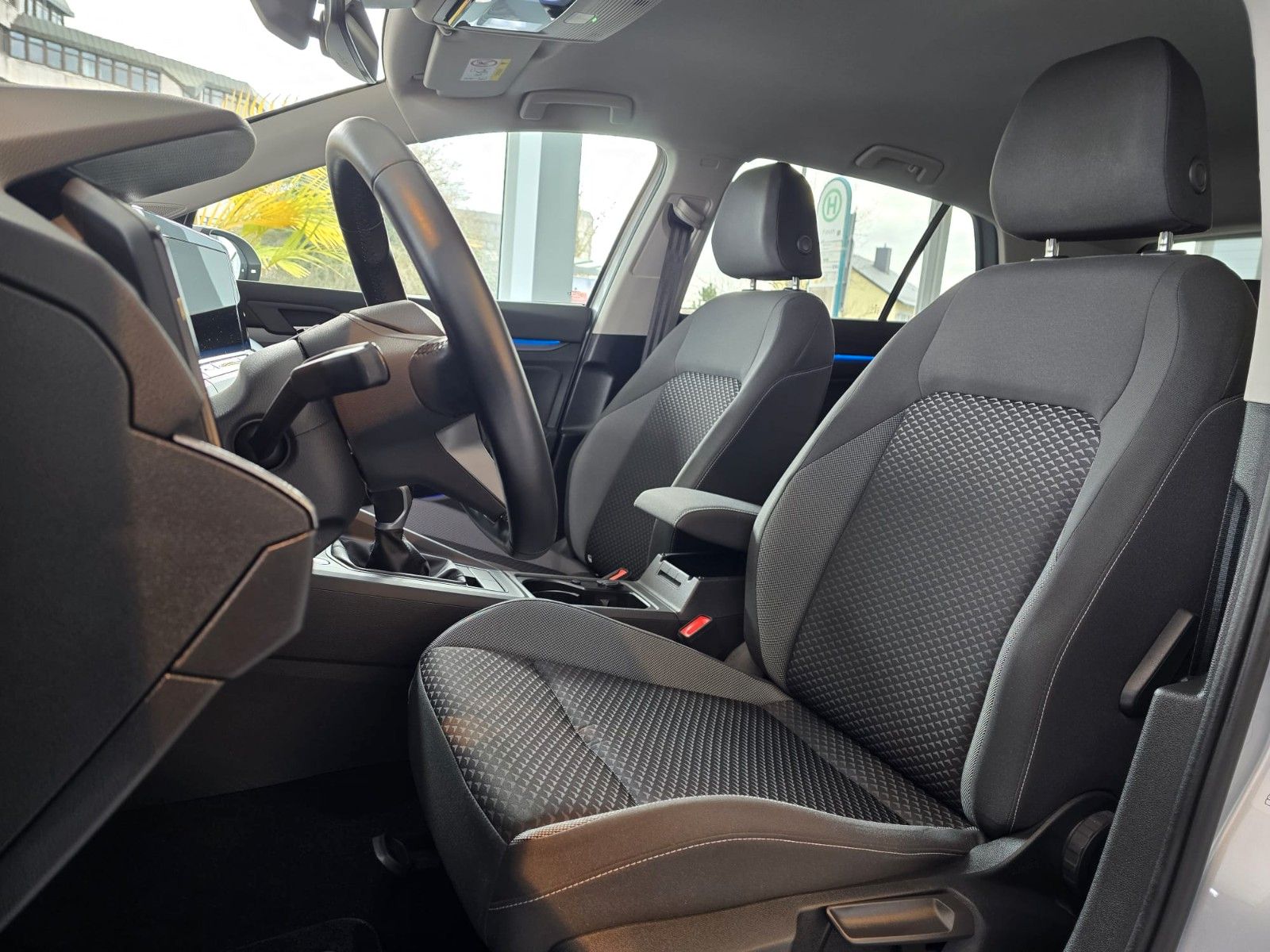 Volkswagen Golf VIII Active - Samsaru's Car Outlet