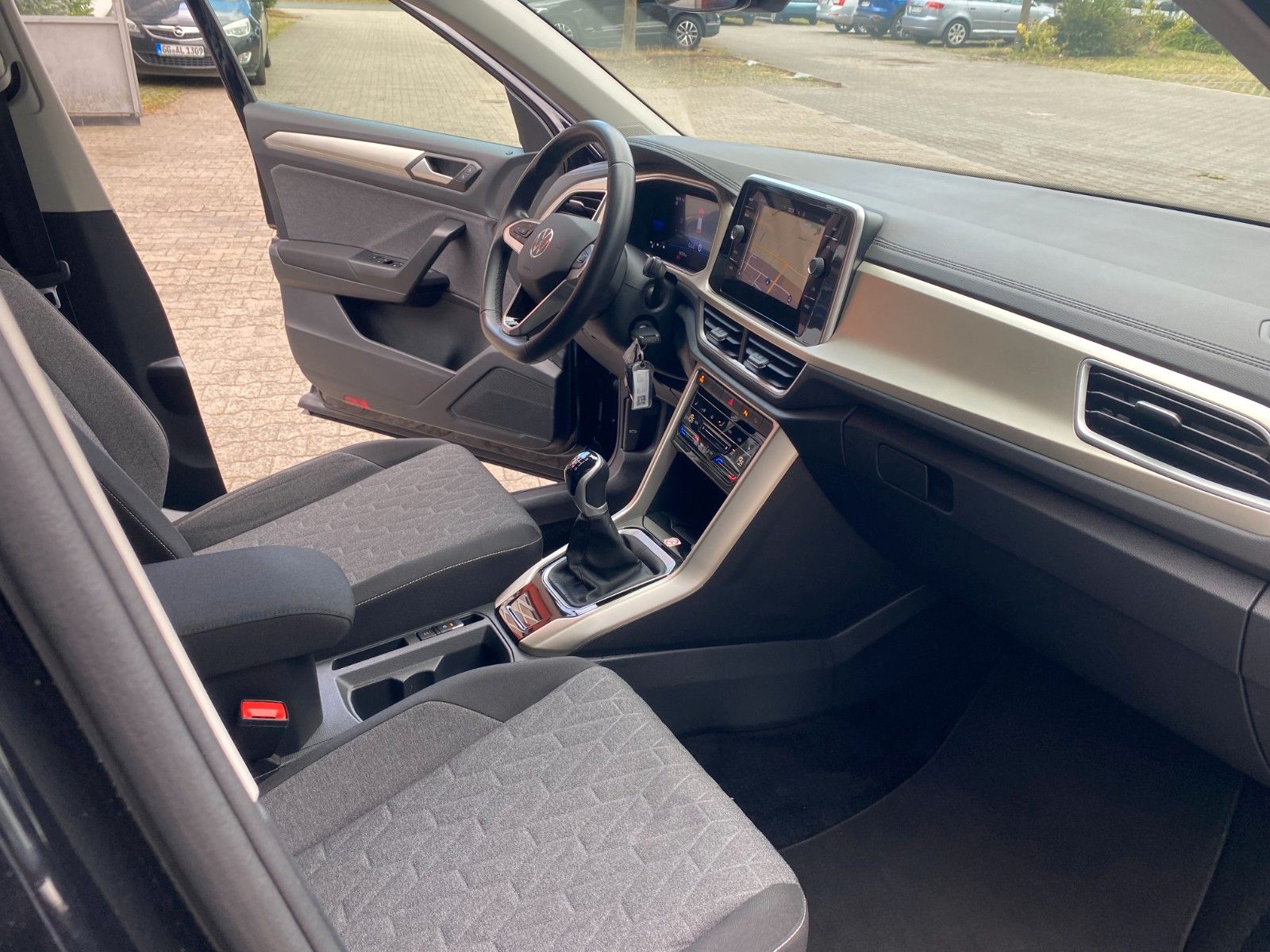 Volkswagen T-Roc Move - Samsaru's Car Outlet