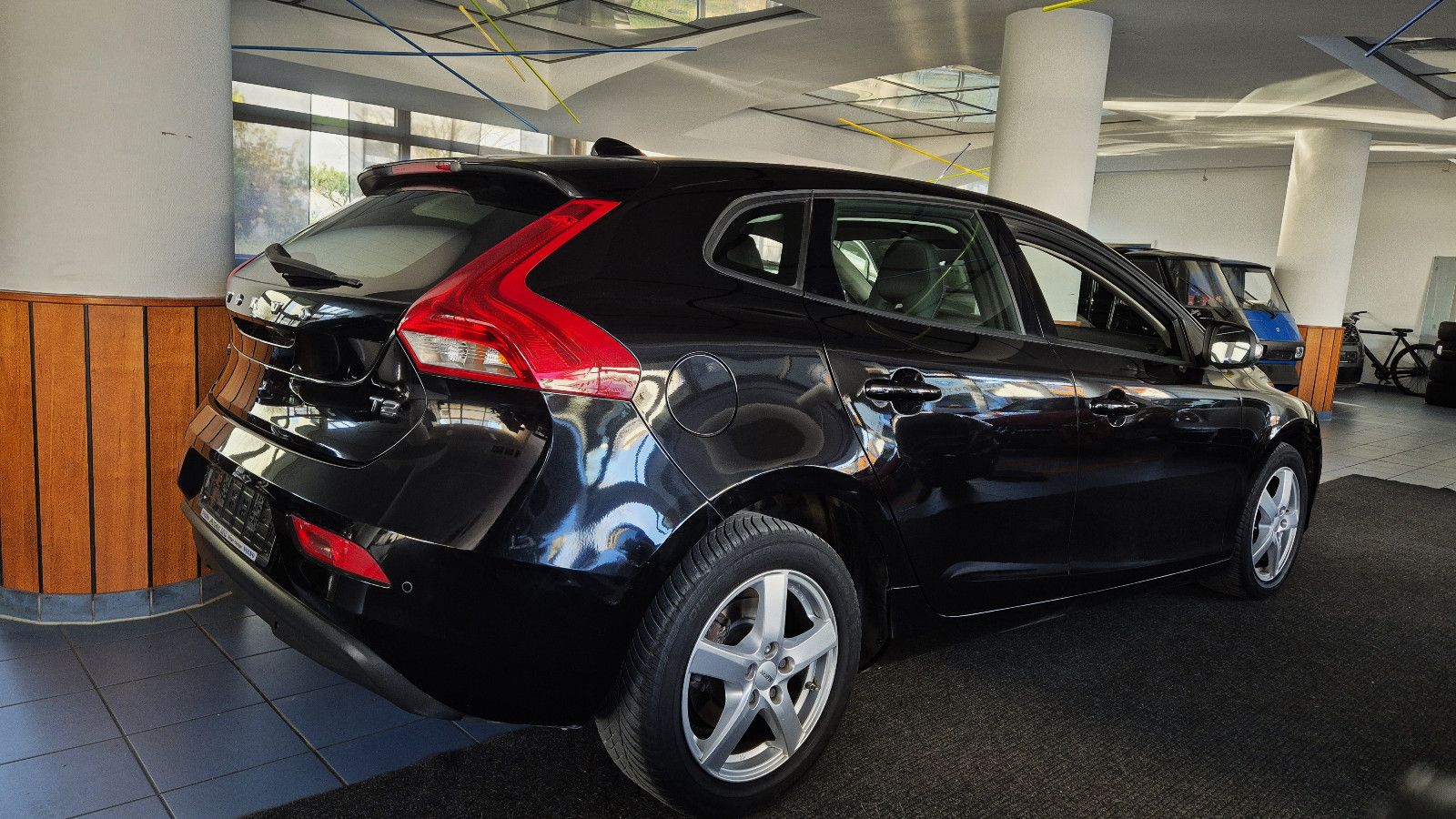 Volvo V40 Kinetic/LED/Navi/PTS/RFK/SHZ/Temp