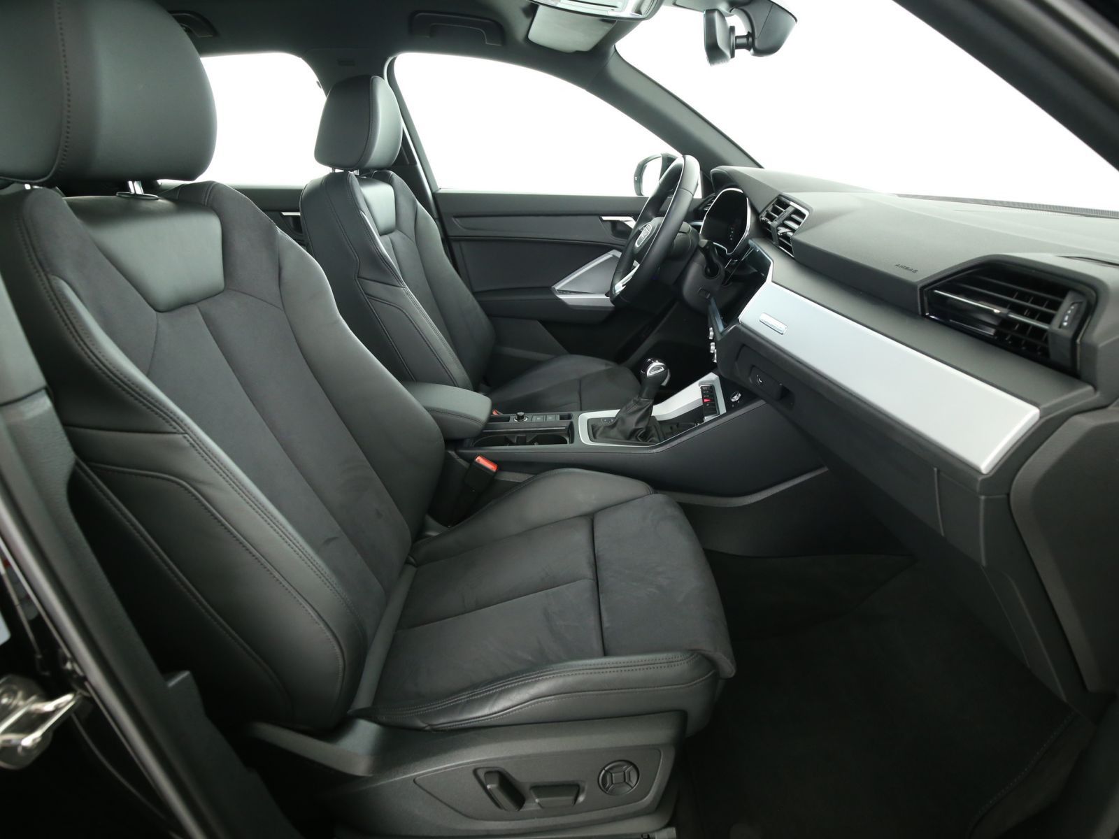 Audi Q3 S line 35 TDI quattro - Samsaru's Car Outlet