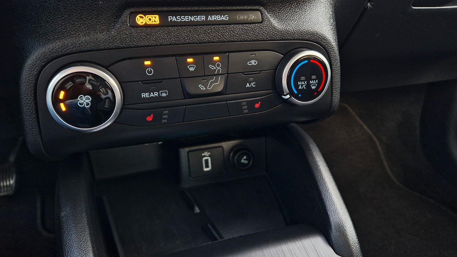 Ford Focus Tun. 1.5d 1.Hd Aut Rf ACC LED Navi DAB
