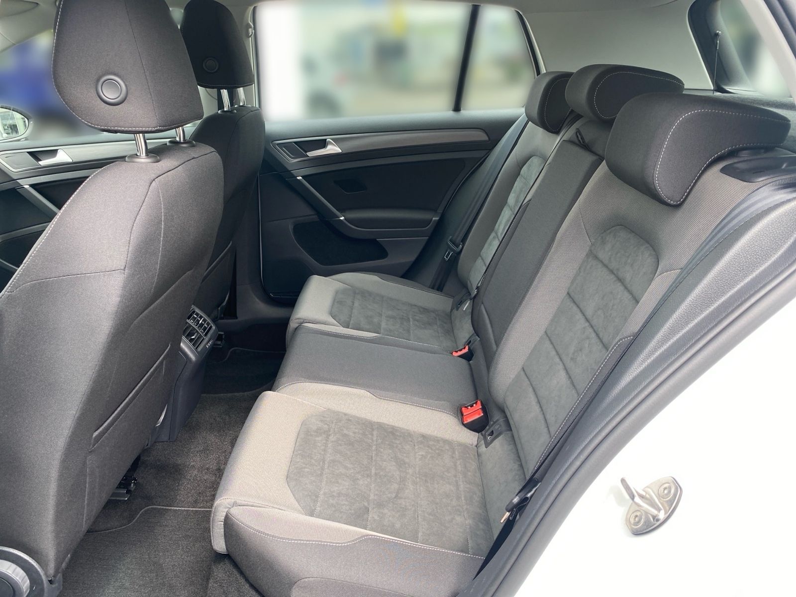 Volkswagen Golf VII 1.5 TSI DSG COMFORT - Samsaru's Car Outlet