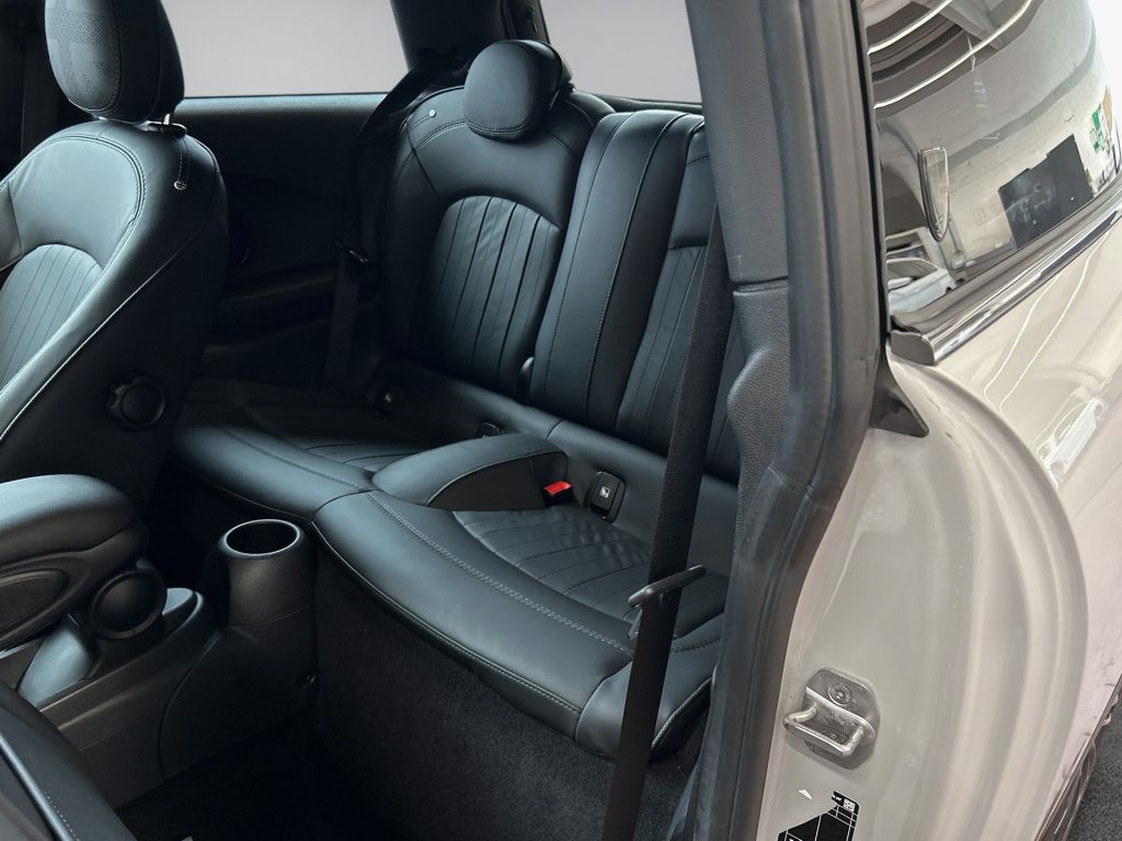 MINI Cooper SE MINI Yours Trim - Samsaru's Car Outlet