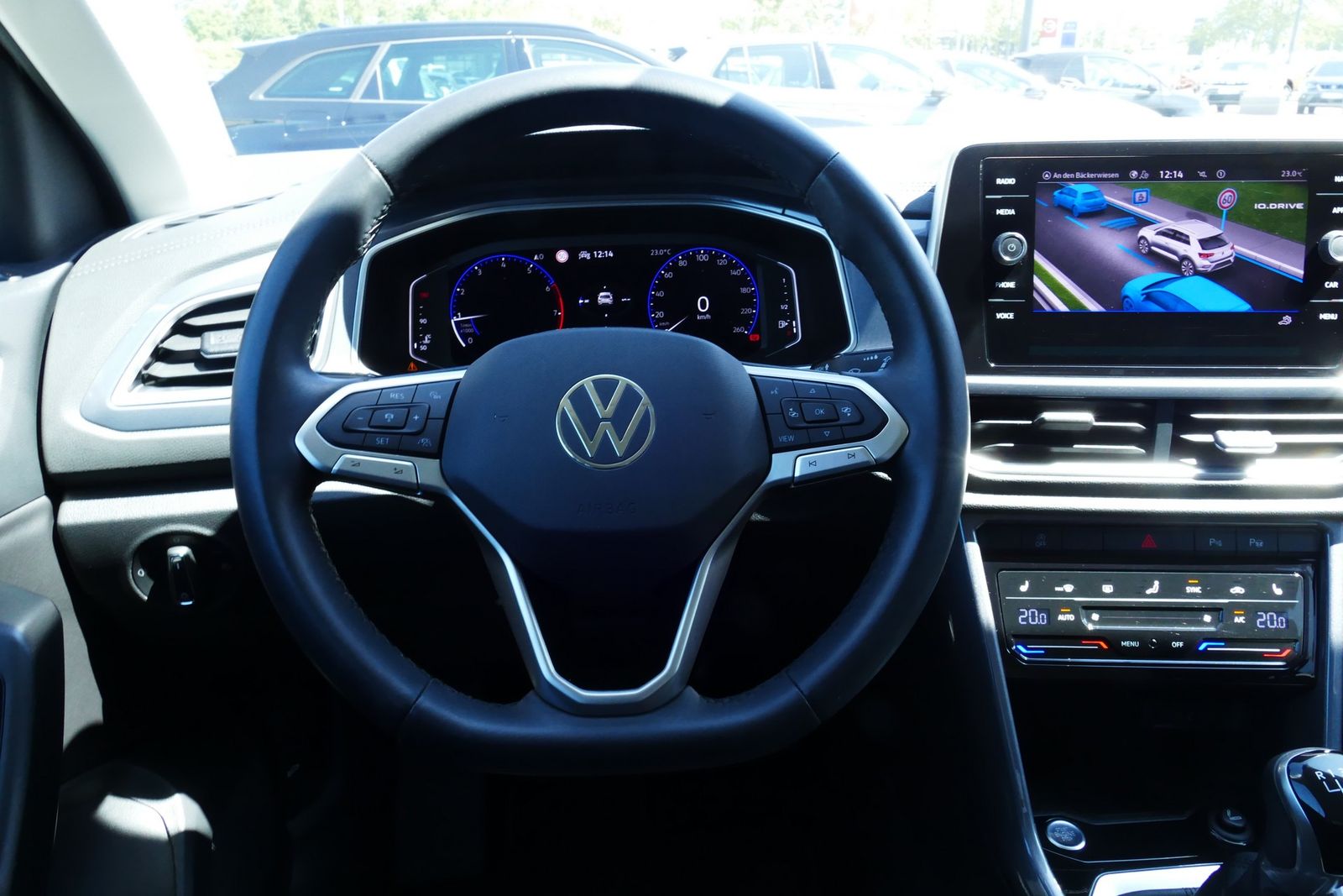 Volkswagen T-Roc 1.5 TSI Style - Samsaru's Car Outlet