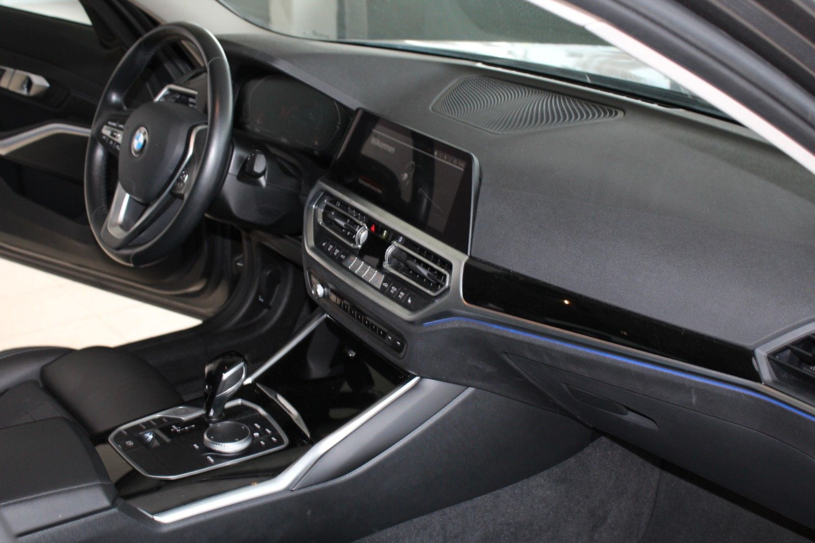 BMW 320d xDrive Sport Line Live Cockpit Navi LED