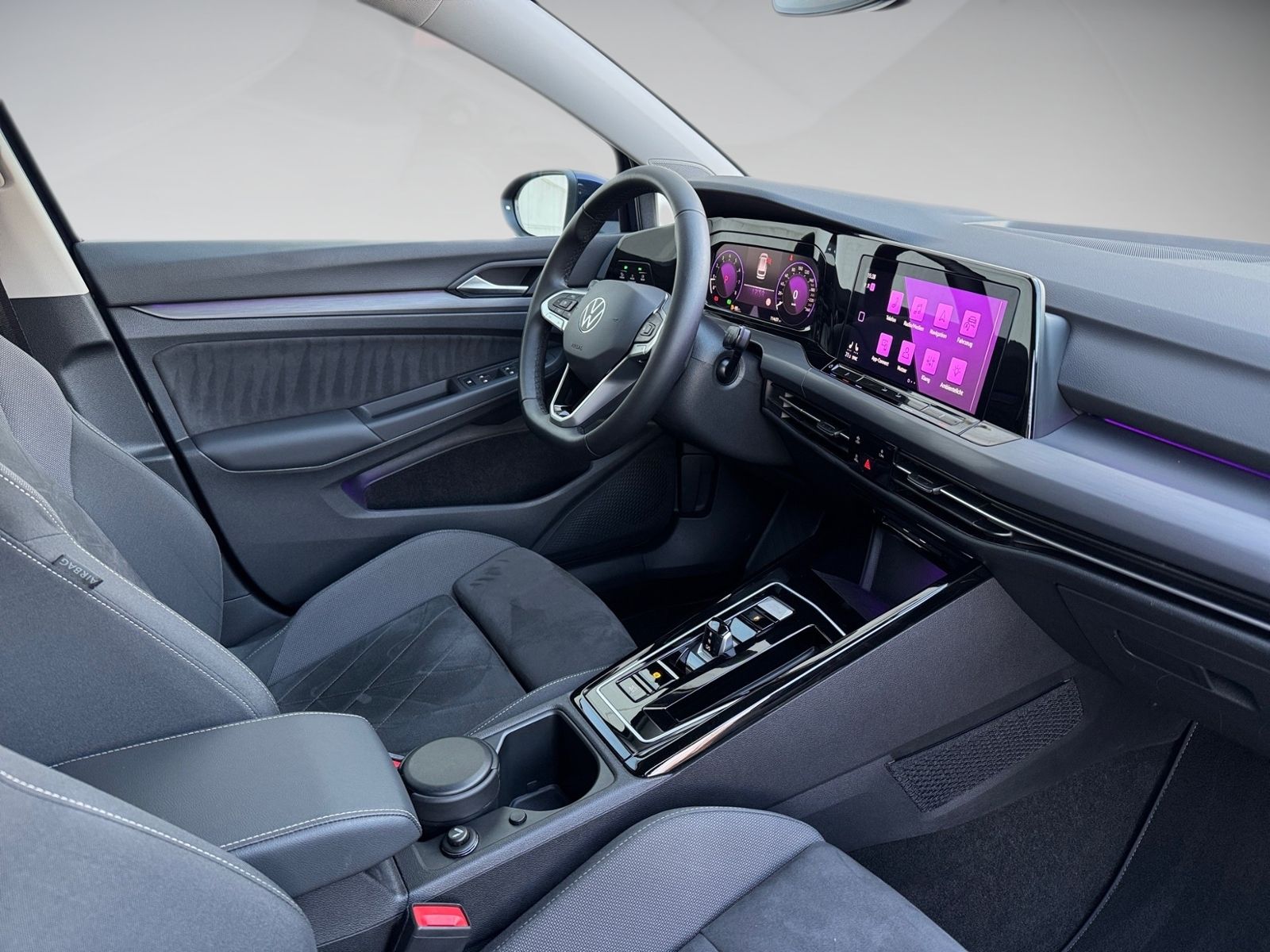 Volkswagen Golf VIII Variant 1.5 eTSI Style - Samsaru's Car Outlet