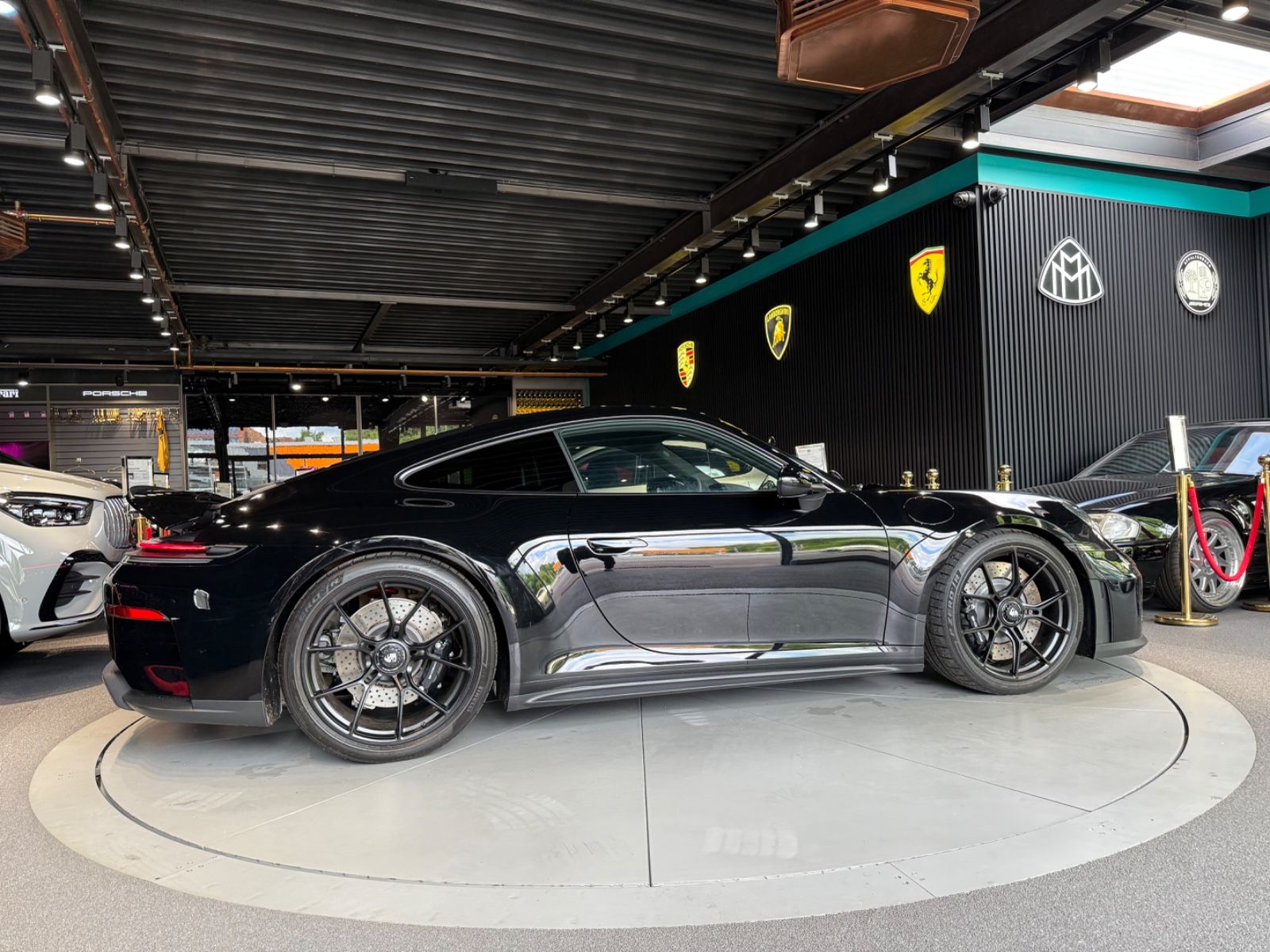Porsche 992 911 GT3 Touring - Samsaru's Car Outlet