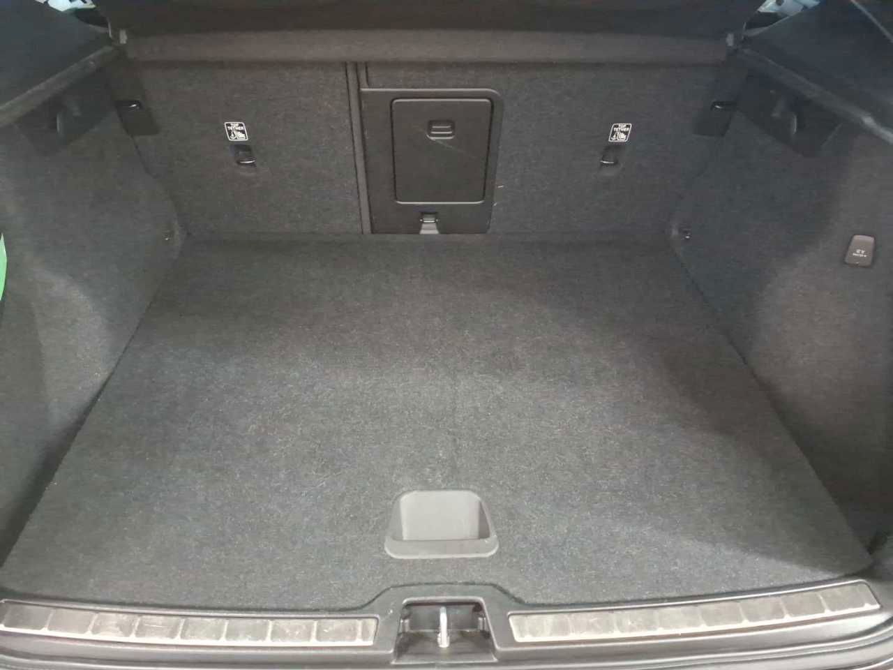 Volvo XC40 T4 Recharge DKG Plus Bright AHK 19"