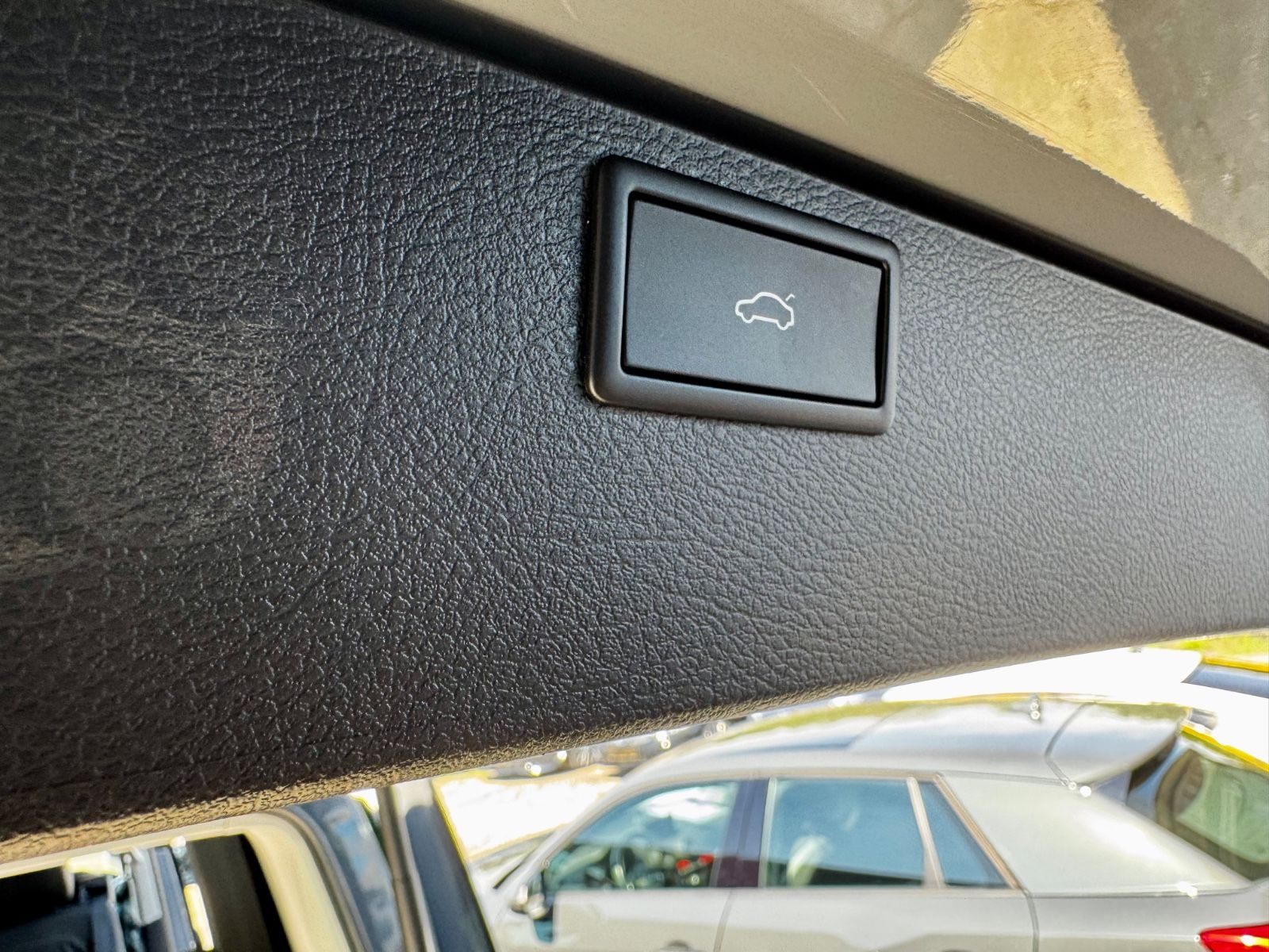 Volkswagen T6 2.0TDI Multivan - Samsaru's Car Outlet