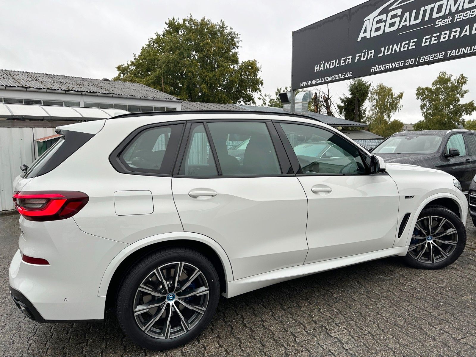 BMW X5 xDr45e M Sport PANO*M Sitze*Laser*ACC*360°