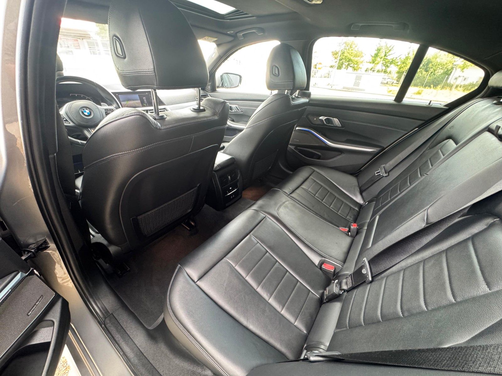 BMW Lim M Sport - Samsaru's Car Outlet