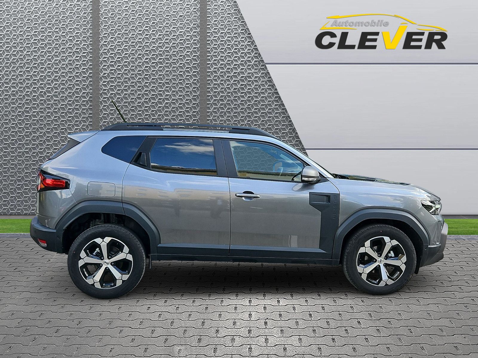 Dacia Duster Journey TCe 130 - Samsaru's Car Outlet