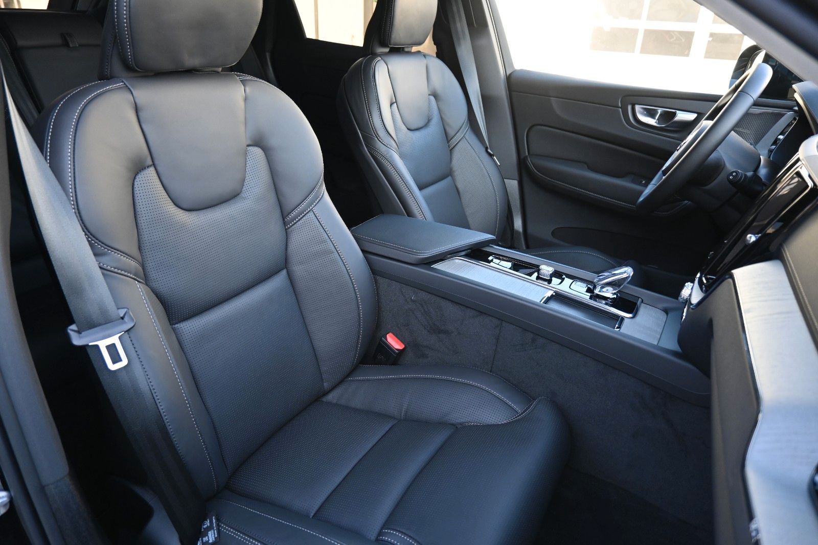 Volvo XC60 B5 AWD Ultra Dark*LUFT*360°*ACC*AHK