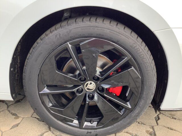 Skoda OCTAVIA COMBI TDI DSG RS - Samsaru's Car Outlet