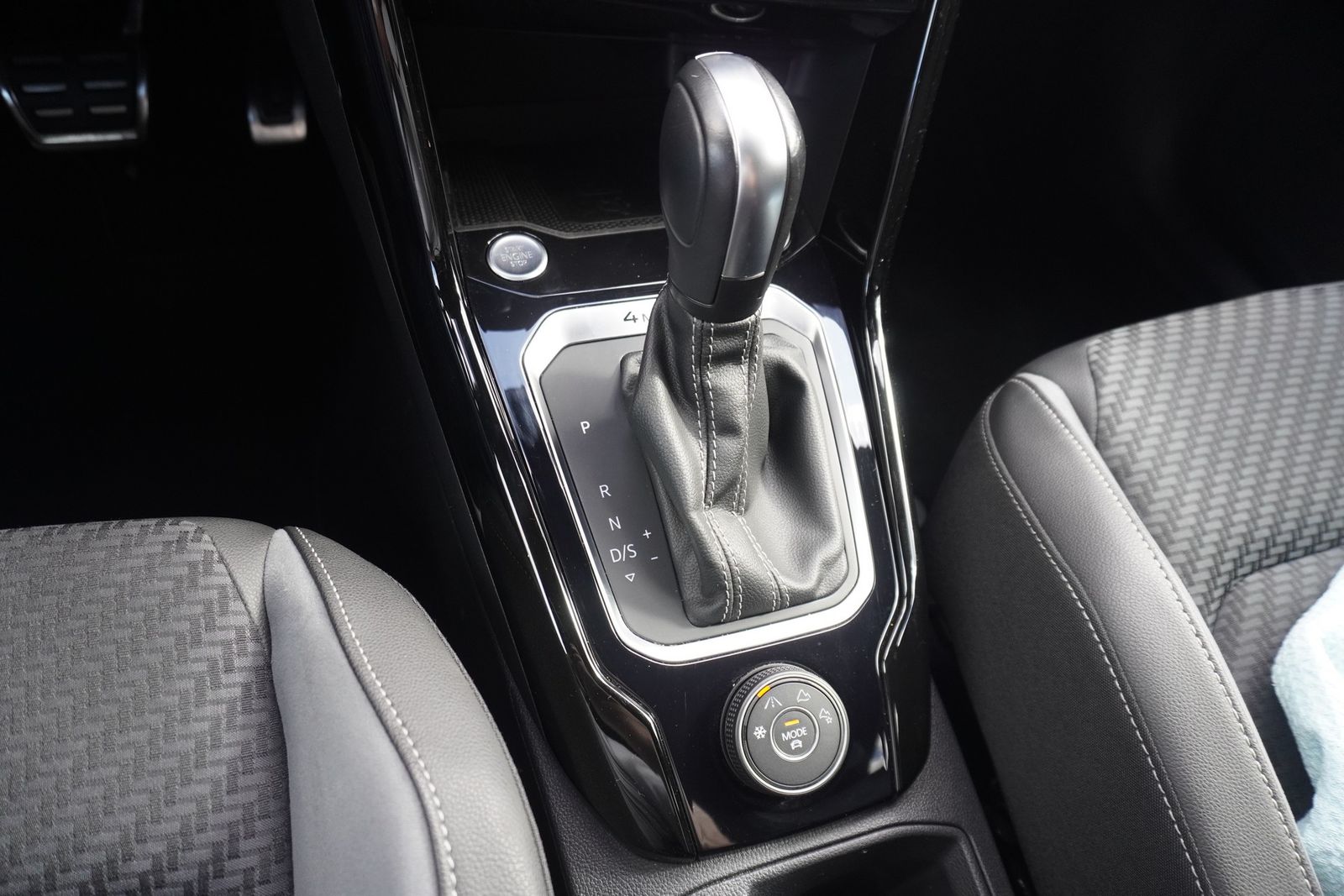 Volkswagen T-Roc 2.0 TSI R 4Motion DSG - Samsaru's Car Outlet