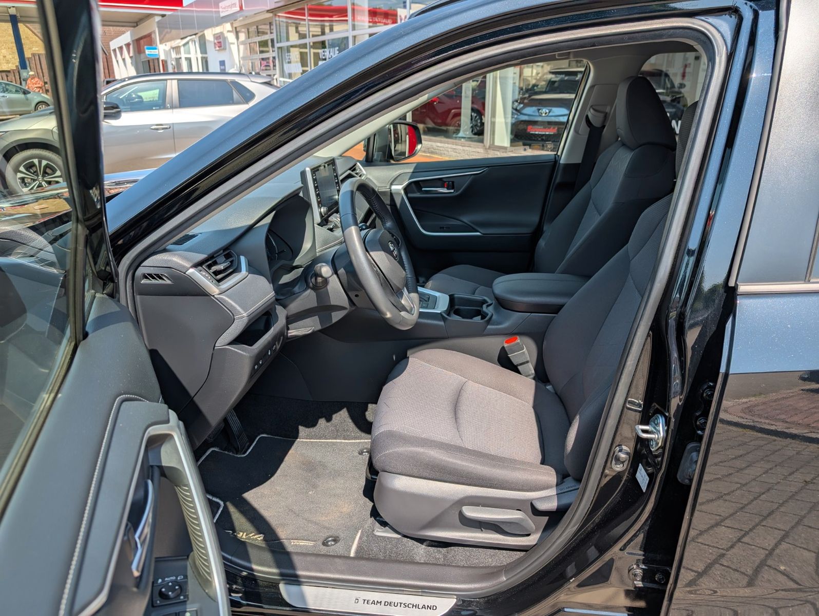 Toyota RAV 4 2.5 Hybrid - Samsaru's Car Outlet