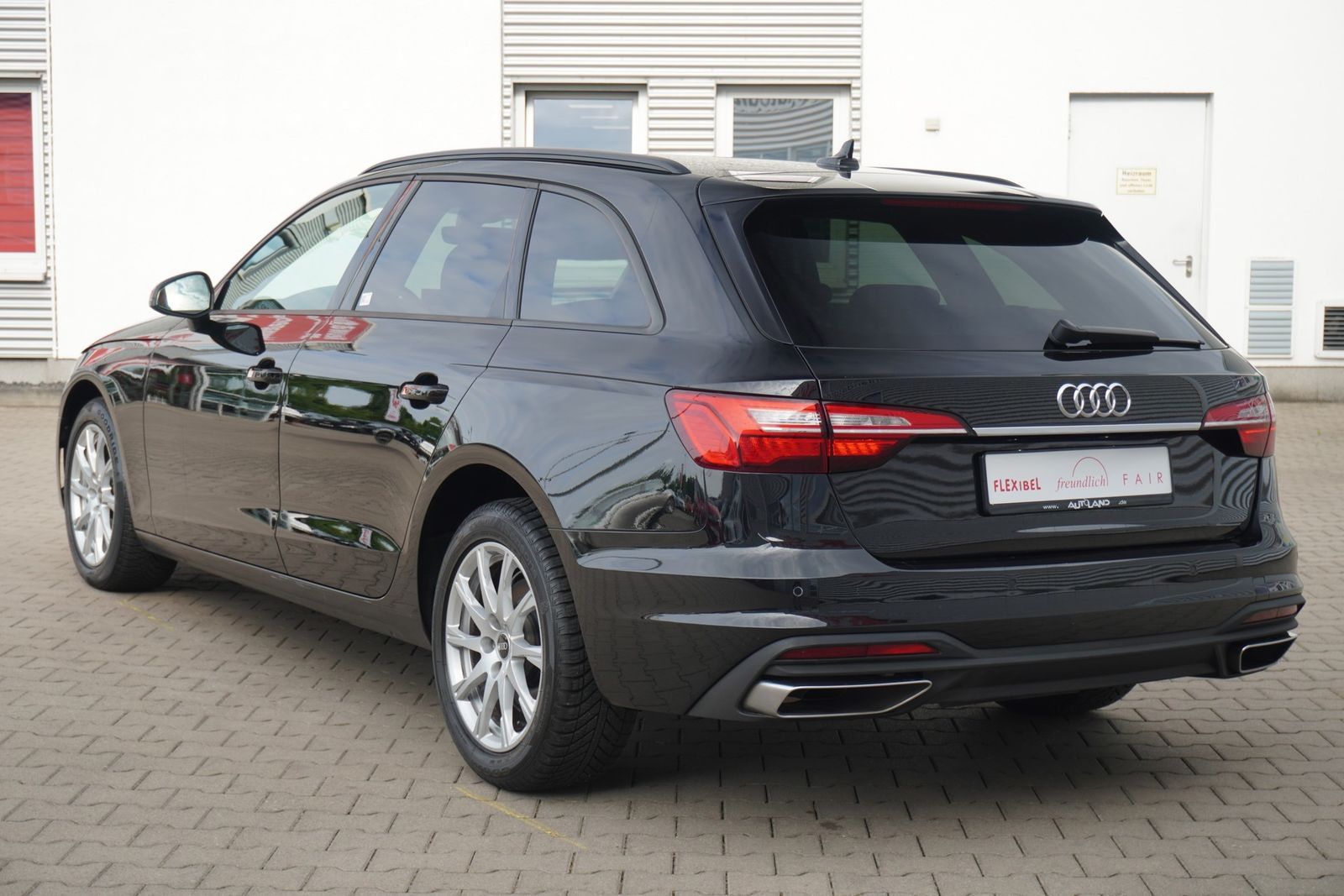 Audi A4 35 2.0 TFSI Avant - Samsaru's Car Outlet