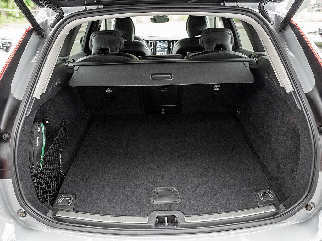 Volvo XC60 B4 Plus Dark LEDER H/K