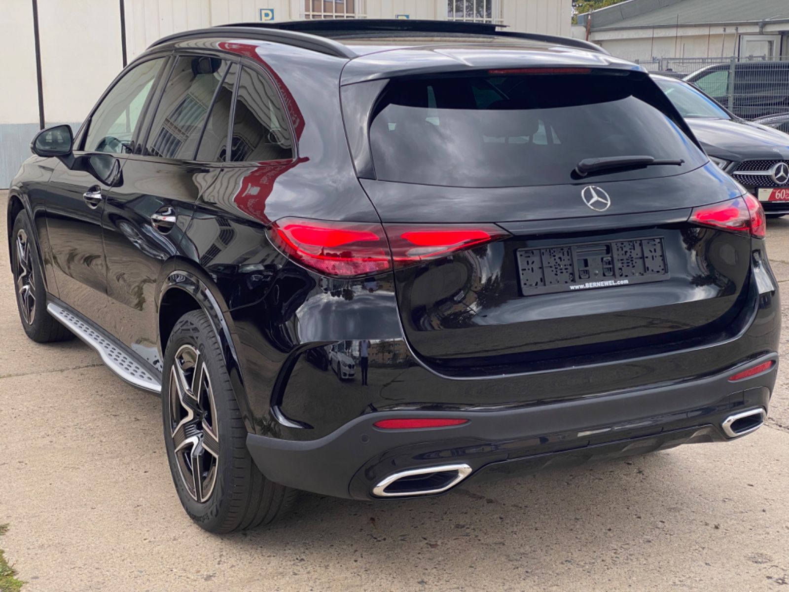 Mercedes-Benz GLC200 AMG 4M_Pano_HuD_Memory_Keyless_Distro_360