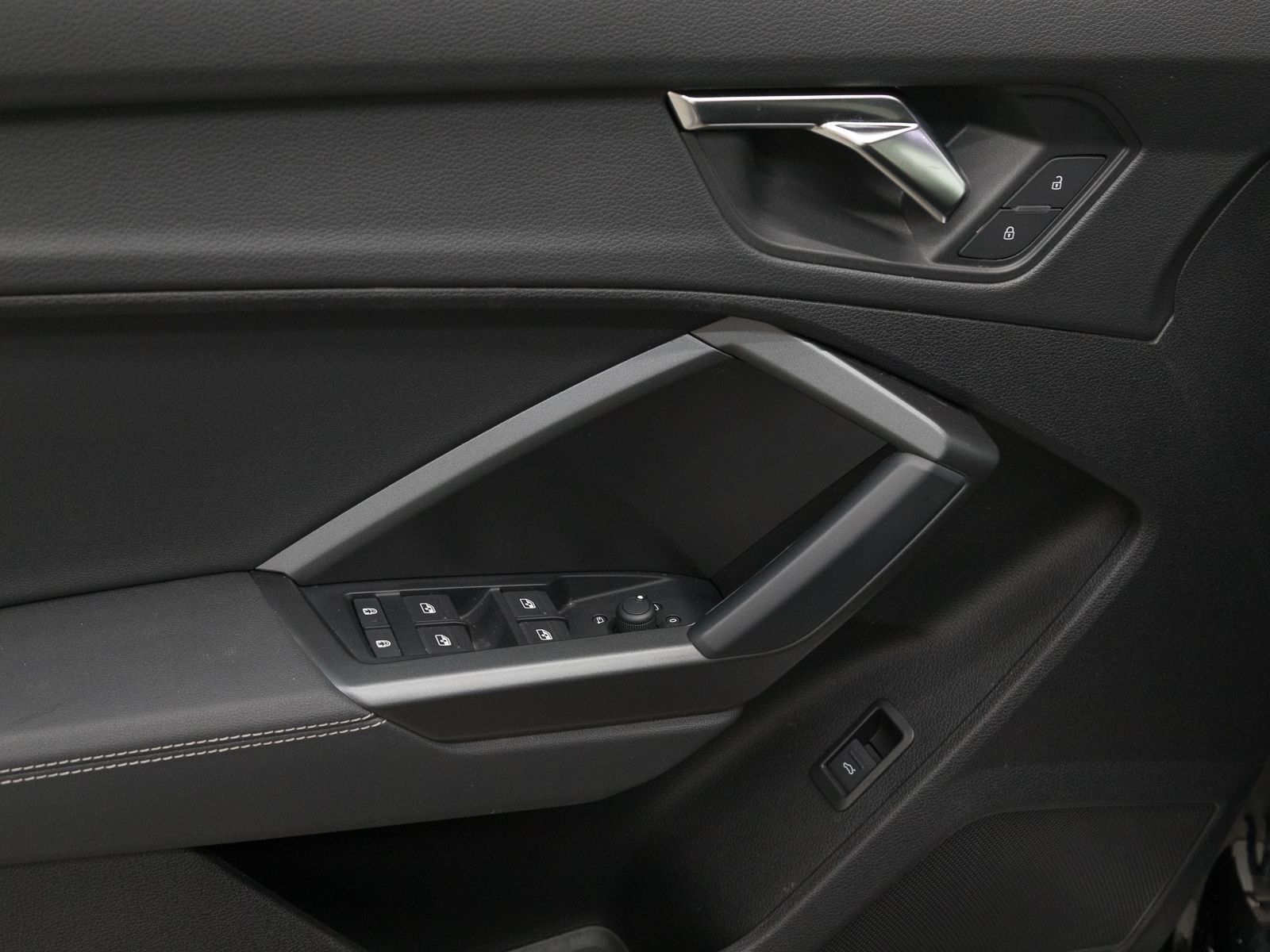 Audi Q3 40 TFSI Q S LINE - Samsaru's Car Outlet