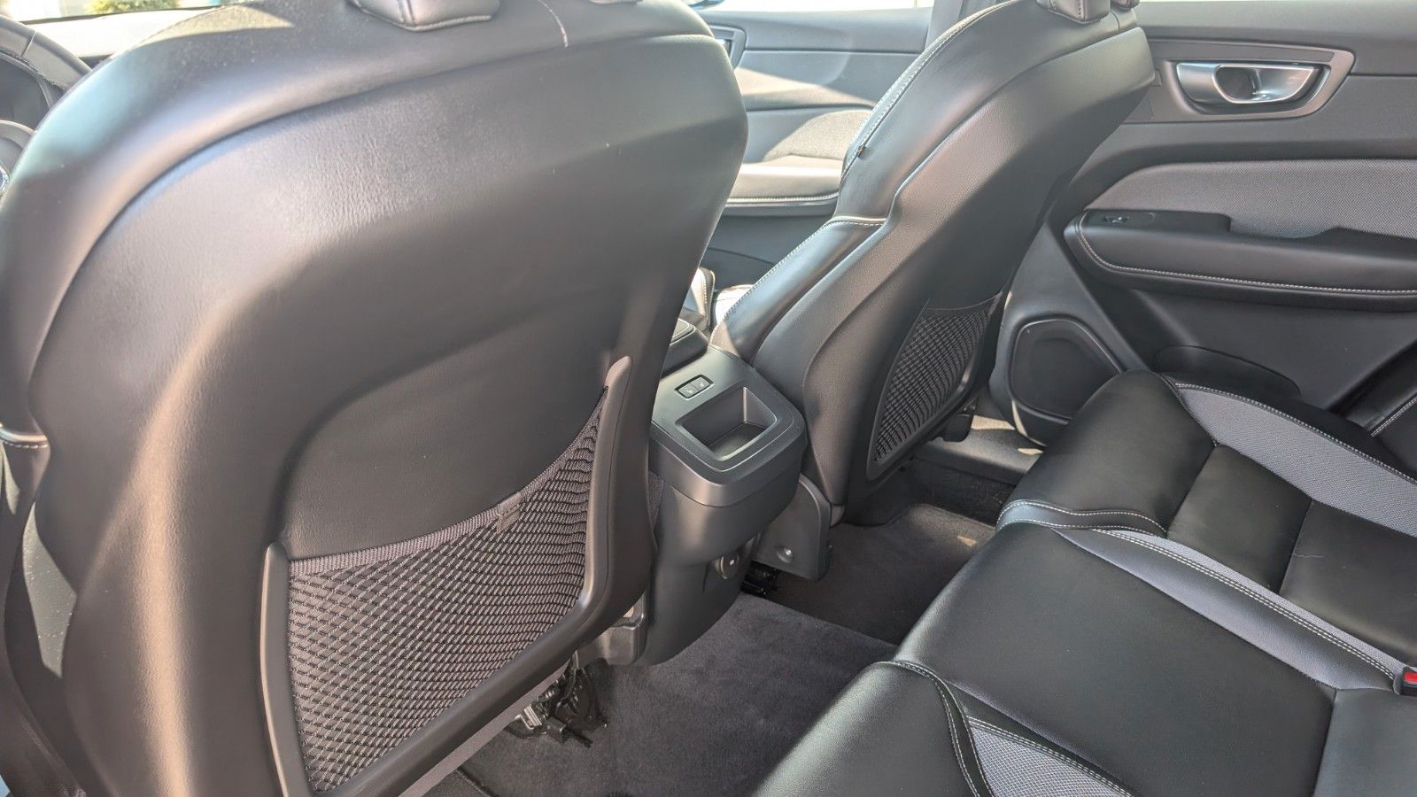 Volvo XC 60 B4 Plus Dark AWD | Standheitzung
