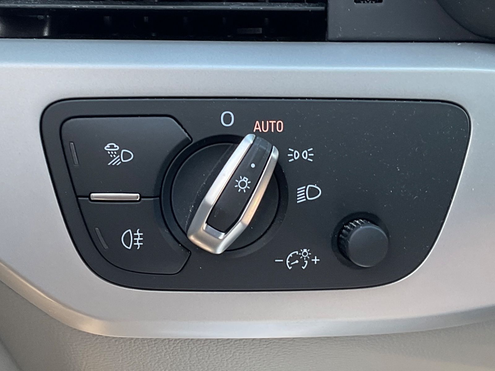 Audi A4 Av.40 TDI quattro S-Tr.Matrix - Samsaru's Car Outlet