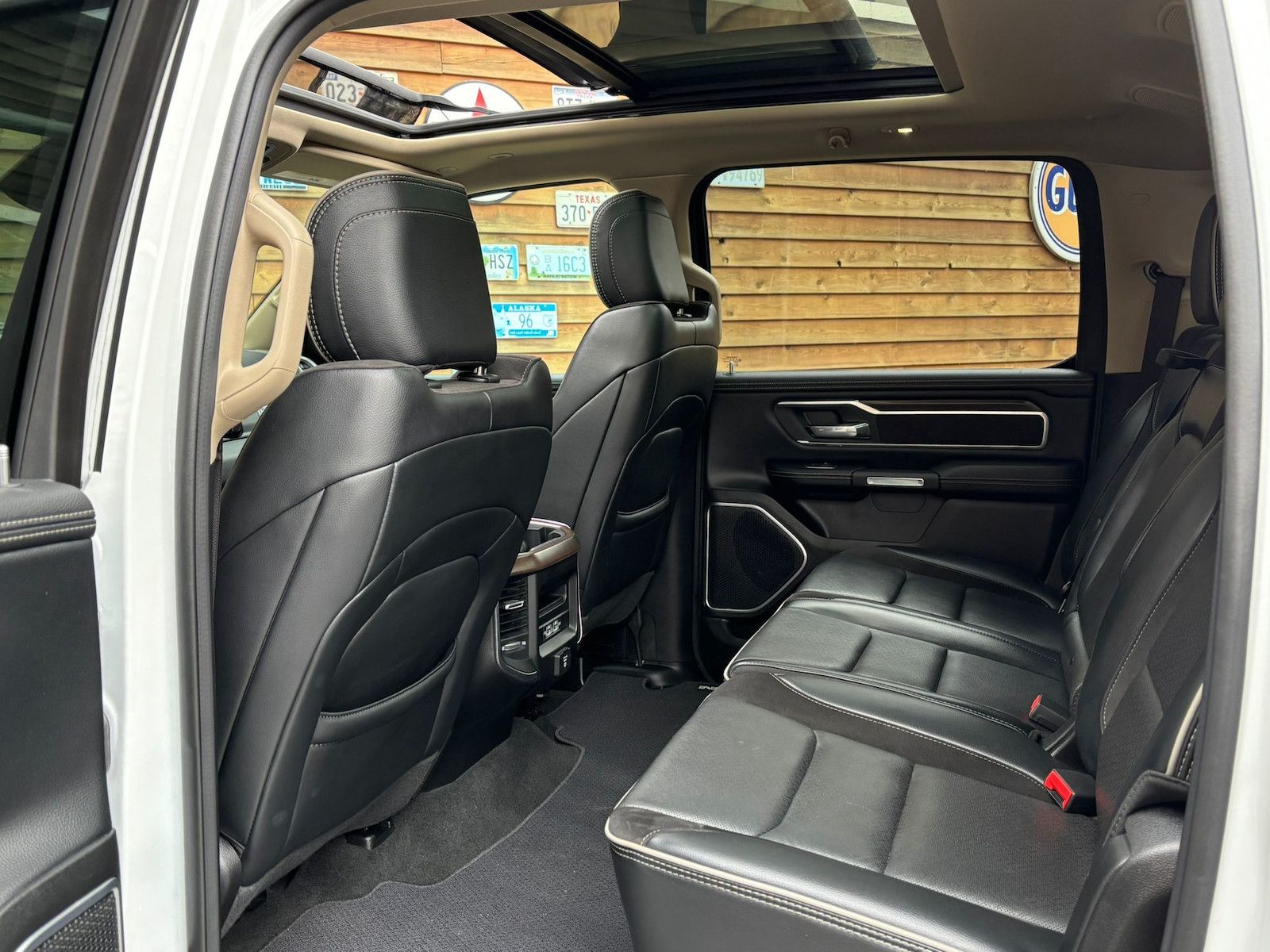 Dodge RAM 1500 Laramie 5,7L 4x4 AHK LPG12´´ Navi Bügel