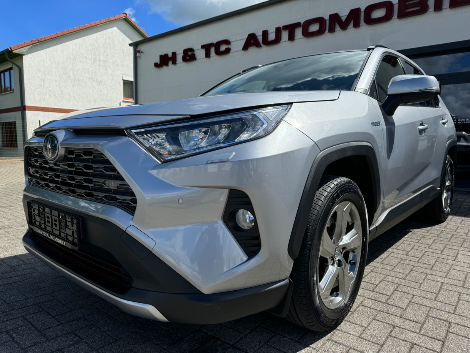 Toyota RAV4 Hybrid 4x2 - Samsaru's Car Outlet