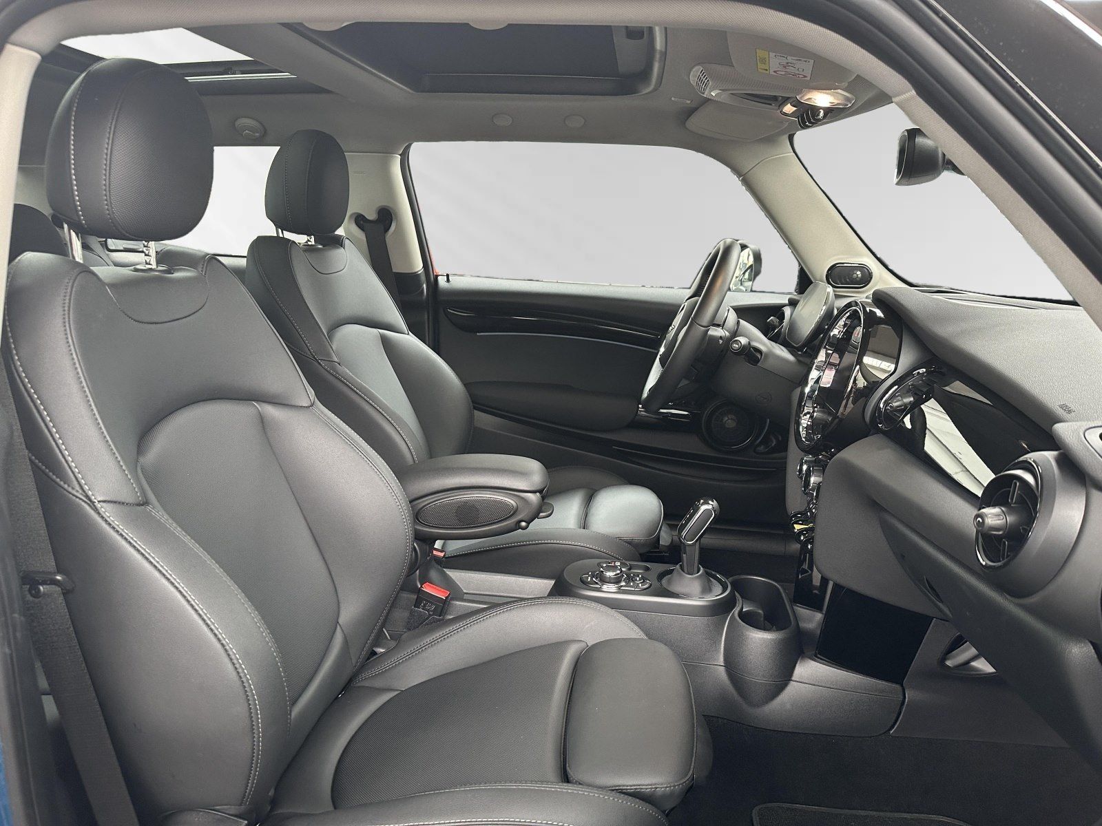 MINI Cooper SE - Samsaru's Car Outlet