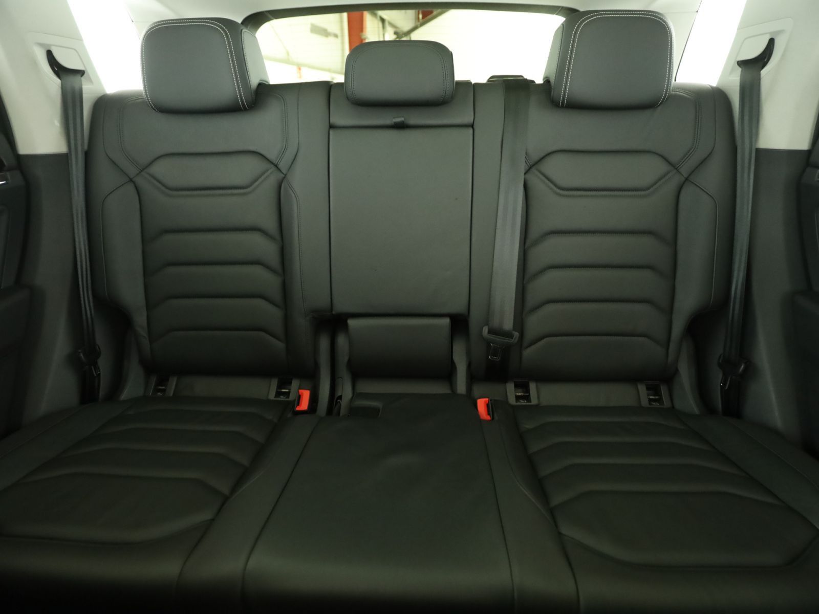 Volkswagen Touareg 3.0 TSIe Elegance 4M - Samsaru's Car Outlet
