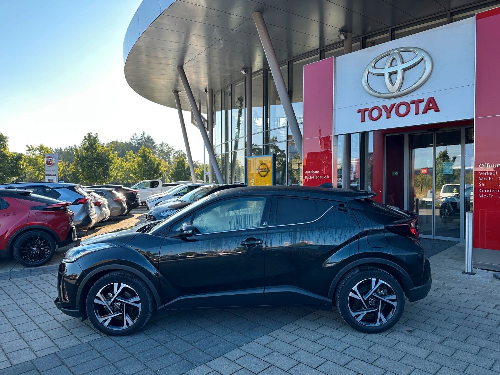 Toyota C-HR 2.0 Hybrid - Samsaru's Car Outlet