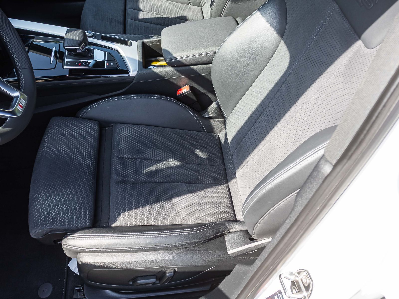 Audi A4 Avant S line 40TDI qu - Samsaru's Car Outlet
