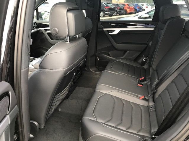 Volkswagen Touareg 3.0 TDI R-Line - Samsaru's Car Outlet