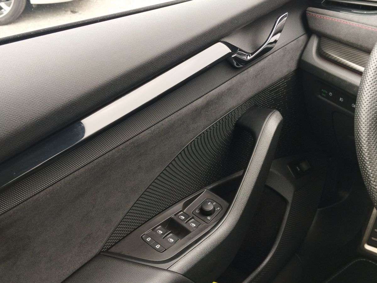 Skoda Octavia Combi 2.0 TSI RS Plus - Samsaru's Car Outlet