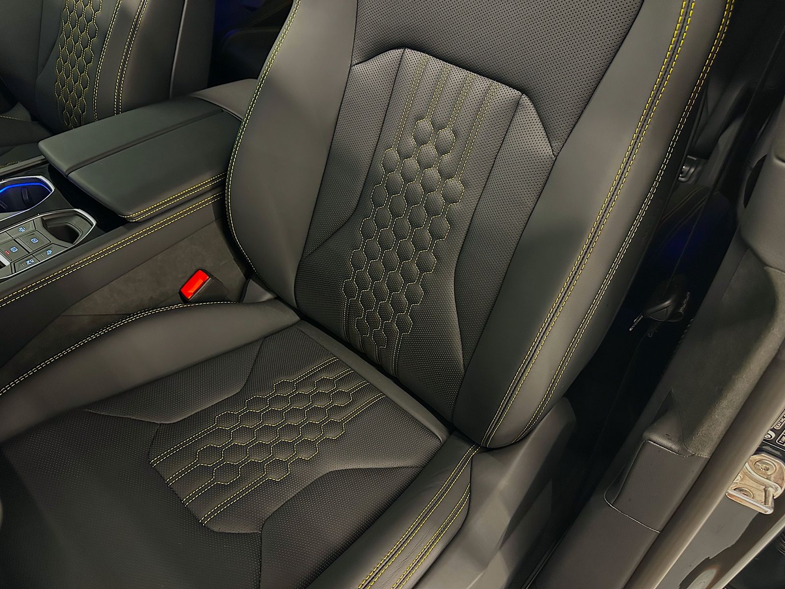 Lamborghini Urus 4.0 V8 PHEV SE - Samsaru's Car Outlet
